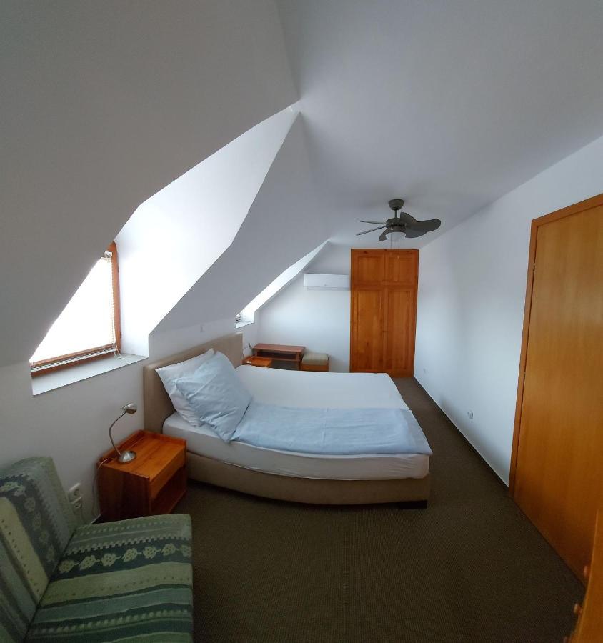 Emil Porta Hotell Balatongyörök Exteriör bild