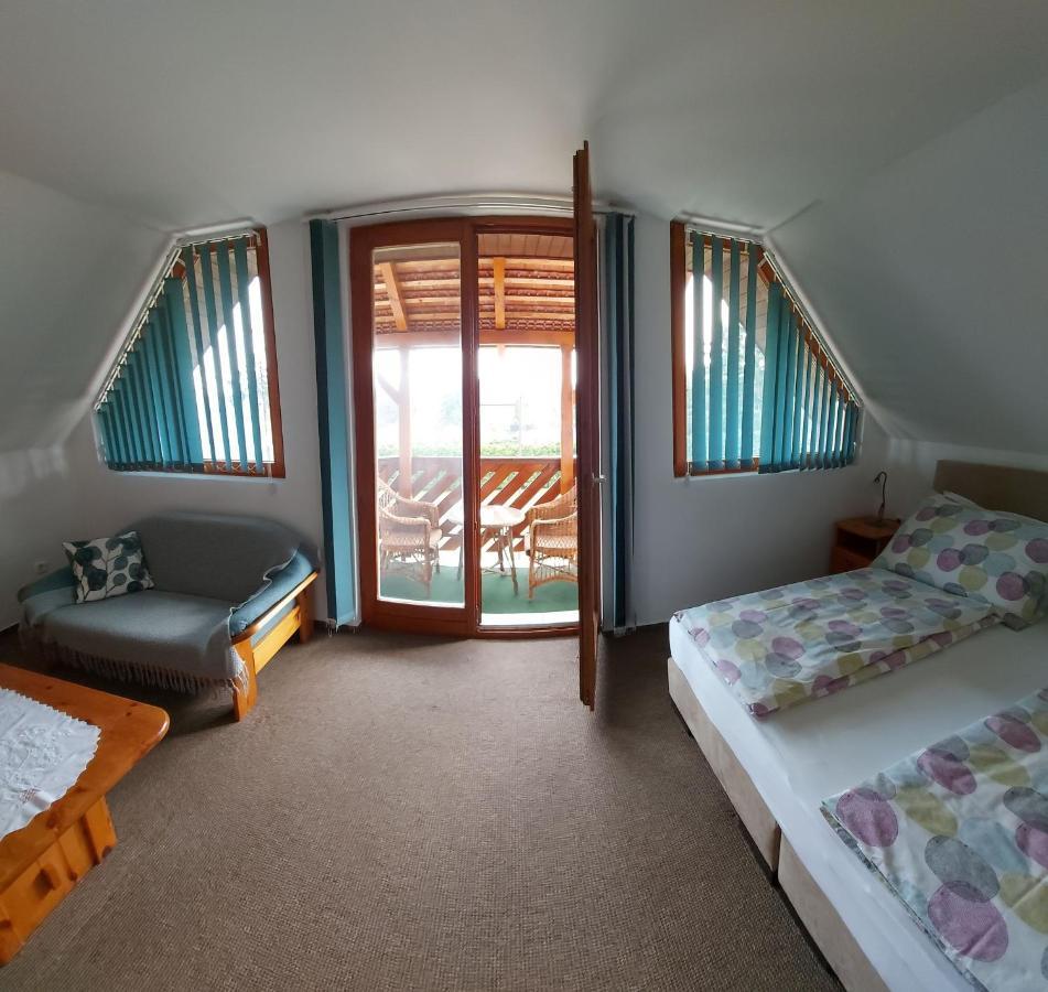 Emil Porta Hotell Balatongyörök Exteriör bild