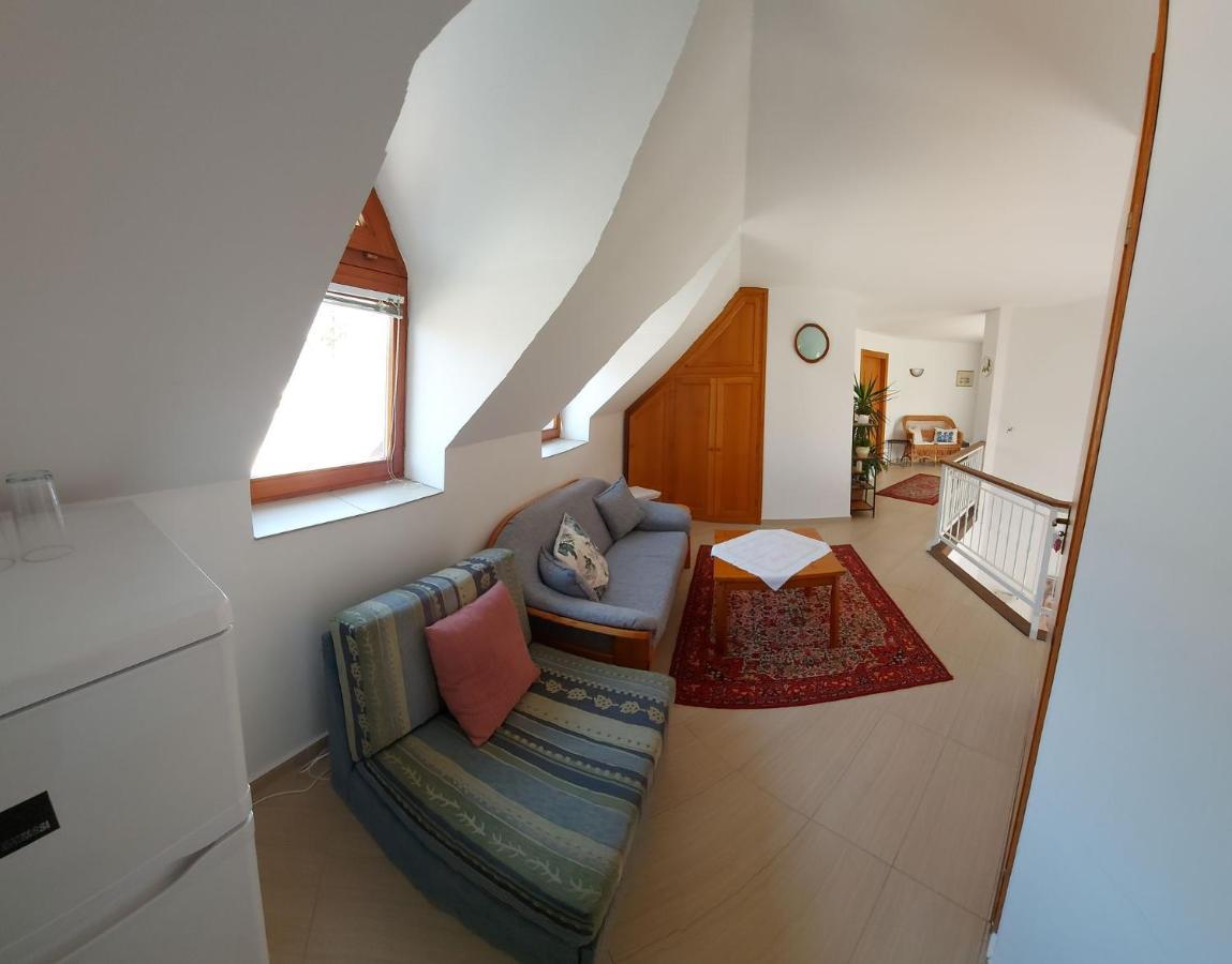 Emil Porta Hotell Balatongyörök Exteriör bild