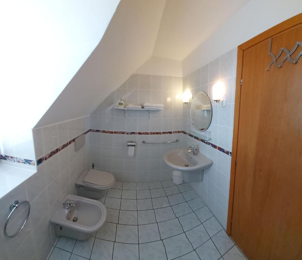 Emil Porta Hotell Balatongyörök Exteriör bild